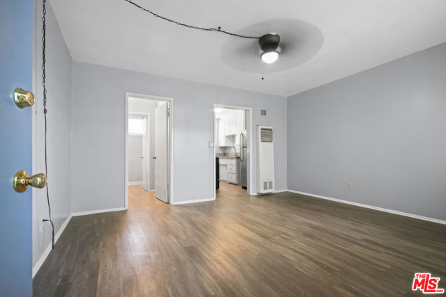115 N Oak Street, Inglewood CA: https://media.crmls.org/mediaz/3d194126-0acb-43cf-a6fe-b89fff107fc7.jpg
