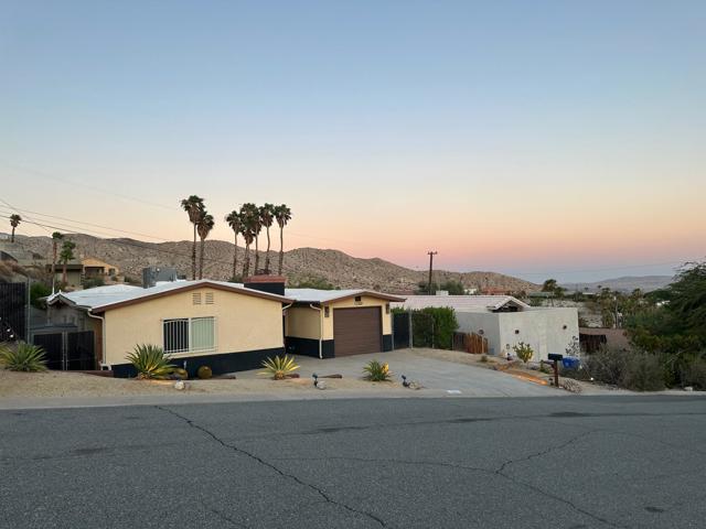 12300 Redbud Road, Desert Hot Springs CA: https://media.crmls.org/mediaz/3d1966e5-f4e7-4a4c-8c7a-595d1d861287.jpg