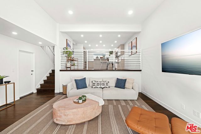 4800 La Villa Marina, Marina del Rey CA: https://media.crmls.org/mediaz/3d197a7d-9868-4e32-ba24-d35b0dfead82.jpg