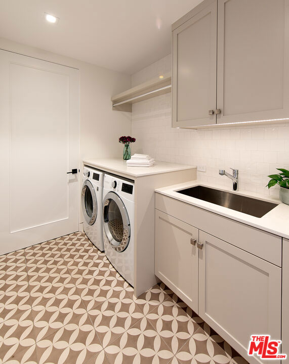 945 Arbolado Road, Santa Barbara CA: https://media.crmls.org/mediaz/3d19cd66-8b8a-42e9-bb80-ba9a45404880.jpg