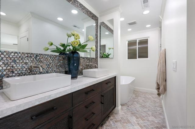 4788 Lee Ave, La Mesa CA: https://media.crmls.org/mediaz/3d19dc03-282e-474e-b704-f96f927cacc2.jpg