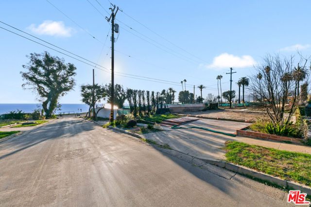 Drew Fenton | 321 Lombard Avenue Pacific Palisades CA | MLS: 7486774 Drew Fenton | 321 Lombard Avenue Pacific Palisades CA | MLS: 7486774