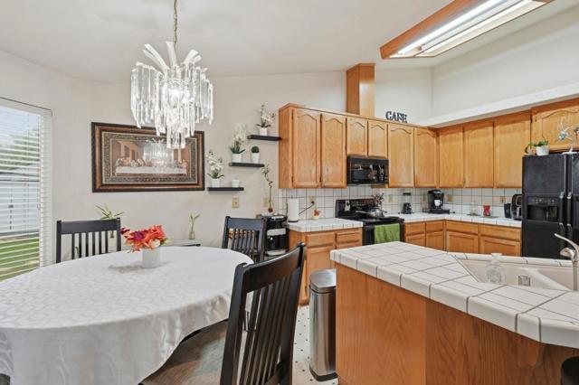 1883 College Greens Drive, Los Banos CA: https://media.crmls.org/mediaz/3d1c09fe-0bd2-429a-bffe-734958540c0c.jpg