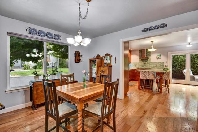 4214 Gull Cove Way, Capitola CA: https://media.crmls.org/mediaz/3d1c0a6b-aa00-4163-8d73-bccb7ae9bbd8.jpg