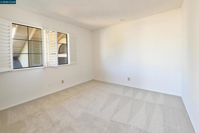 319 Oak Glen Ct, Martinez CA: https://media.crmls.org/mediaz/3d1cc6eb-f367-47fd-b6c5-44c72b1a1bef.jpg