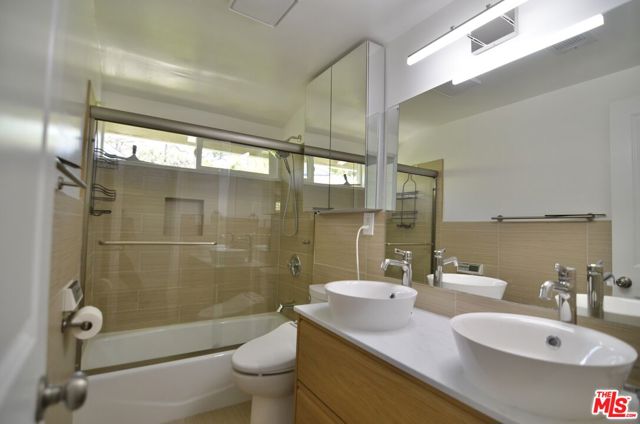 9342 Debra Avenue, North Hills CA: https://media.crmls.org/mediaz/3d1d5040-f7c1-4084-8e3b-d08a97690fa0.jpg