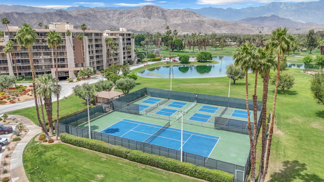 910 Island Drive, Rancho Mirage CA: https://media.crmls.org/mediaz/3d1ddebb-6bd8-4899-909f-d6a5d44acfee.jpg