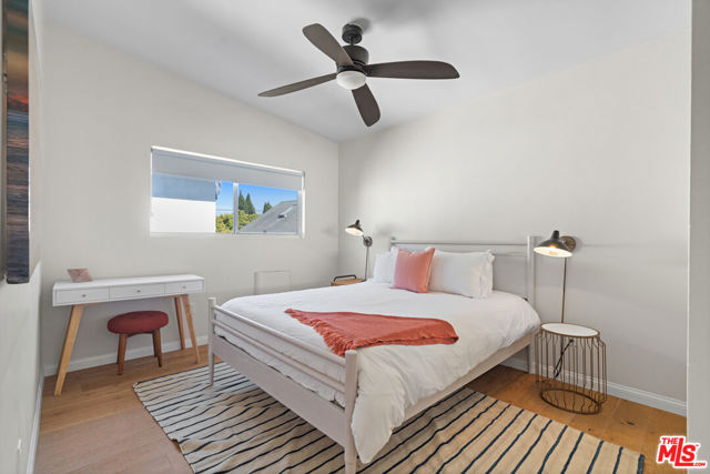 705 6th Avenue, Venice CA: https://media.crmls.org/mediaz/3d1e01ce-39e3-4bbe-94bc-81edf5e1aaec.jpg