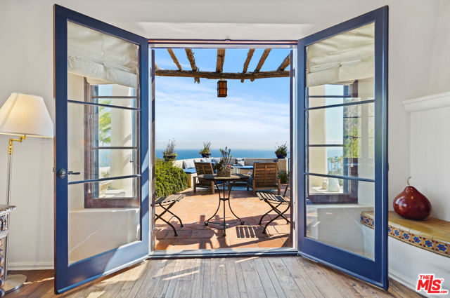 22800 Beckledge Terrace, Malibu CA: https://media.crmls.org/mediaz/3d1e956b-3462-481b-bd4b-4c60ba6f289d.jpg