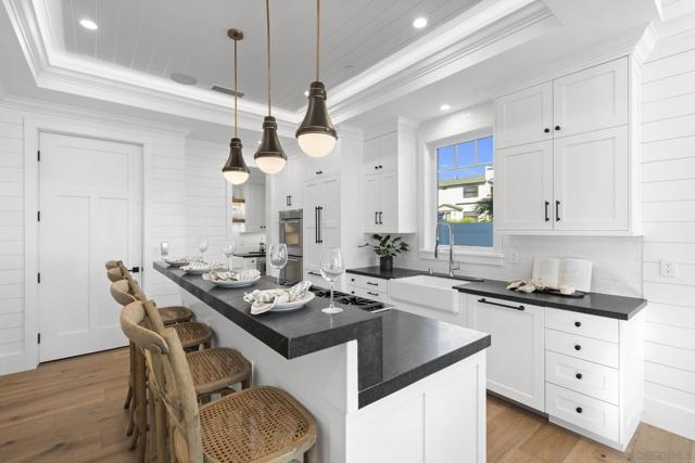 464 466 Westbourne, San Diego CA: https://media.crmls.org/mediaz/3d1eef77-6018-4532-80df-2bc9d922d301.jpg