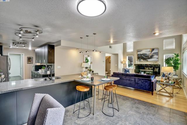 30 San Vicente Ct, Danville CA: https://media.crmls.org/mediaz/3d1f32e0-07e6-433a-9819-8dbbdab62fcd.jpg