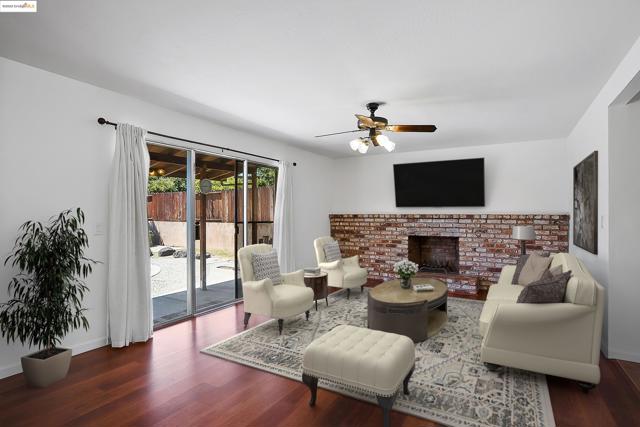 2125 Robles Dr, Antioch CA: https://media.crmls.org/mediaz/3d1f3fb9-75a2-42f9-969f-14e9bb9e7df5.jpg