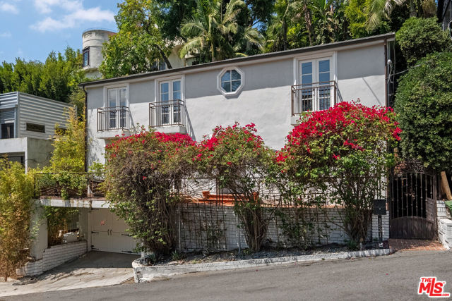 1531 Marmont Avenue, Los Angeles CA: https://media.crmls.org/mediaz/3d1f57f6-e92b-474f-8ed3-ebddc4653f60.jpg