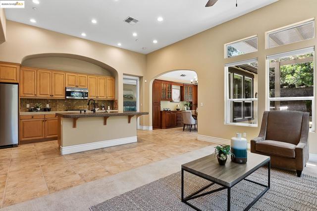 1101 Lafite Ct, Brentwood CA: https://media.crmls.org/mediaz/3d1fb7d6-8a55-4d49-9965-85a9aaa00d7e.jpg