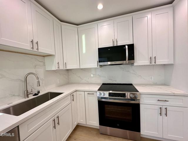 Detail Gallery Image 4 of 8 For 17451 Keswick St, Northridge,  CA 91325 - 1 Beds | 1 Baths