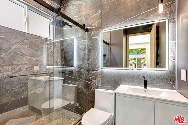5730 Lasaine Avenue, Encino CA: https://media.crmls.org/mediaz/3d1fda3b-5810-49a7-ad85-8888d8292dfb.jpg