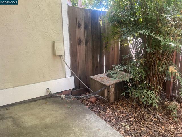 1140 Detroit Avenue, Concord CA: https://media.crmls.org/mediaz/3d201137-2fbb-418a-a278-edb8f9d97aff.jpg