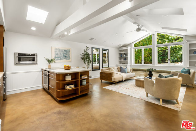 508 GLEN Trail, Topanga CA: https://media.crmls.org/mediaz/3d201cc3-073a-4421-9c05-7b3b66ee9376.jpg