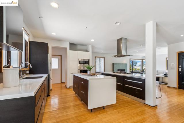 2912 Hillside DR, Burlingame CA: https://media.crmls.org/mediaz/3d206f14-f55f-414f-a06c-861ce77caad4.jpg