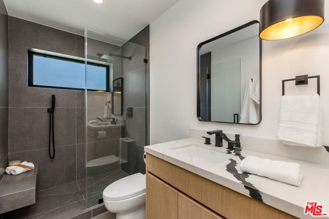 5305 Allott Avenue, Sherman Oaks CA: https://media.crmls.org/mediaz/3d209770-b55d-4b49-8465-bcf865e974df.jpg