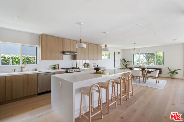 4731 Don Miguel Drive, Los Angeles CA: https://media.crmls.org/mediaz/3d2099b7-6409-46ae-b90a-9359e965c183.jpg