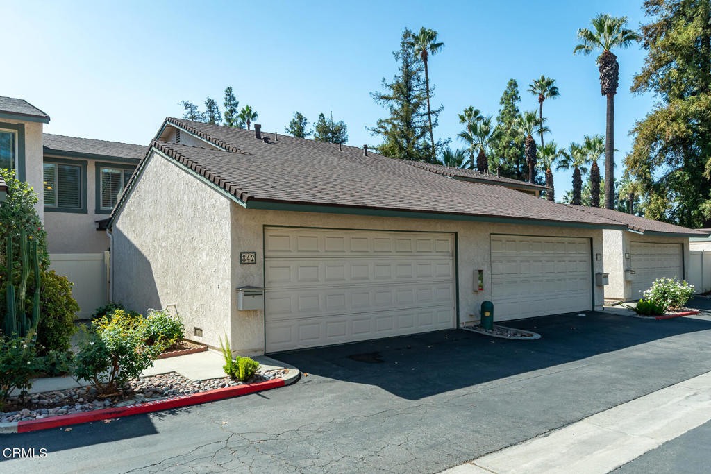 842 E Pepper Tree Drive