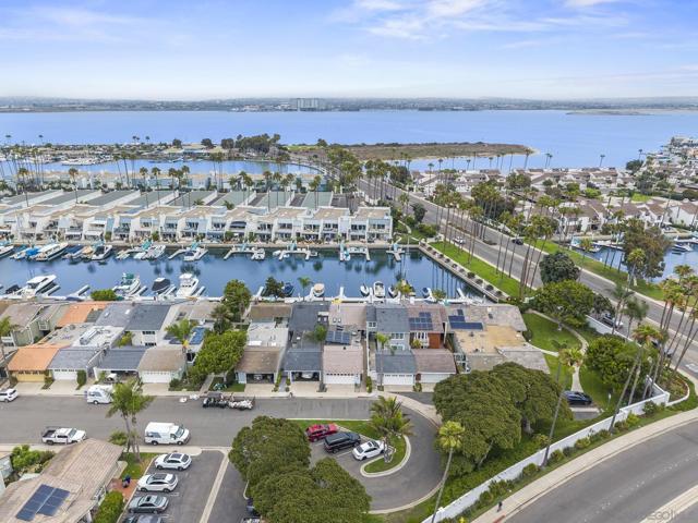 9 Catpaw Cape, Coronado CA: https://media.crmls.org/mediaz/3d21626d-0b15-4459-9b31-d758bc4c5c74.jpg