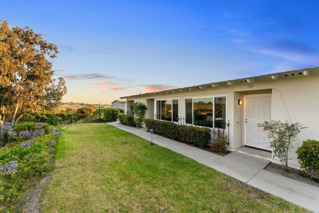 Detail Gallery Image 1 of 27 For 3839 Vista Campana #32,  Oceanside,  CA 92057 - 2 Beds | 1/1 Baths