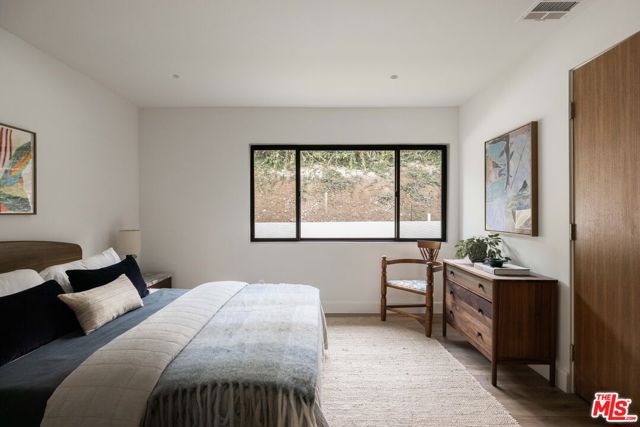 3546 Weslin Avenue, Sherman Oaks CA: https://media.crmls.org/mediaz/3d21e406-483c-4a72-a74a-5ead21bcc55f.jpg