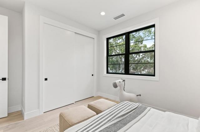 Image 30 of 53 For 976 Lincoln Court