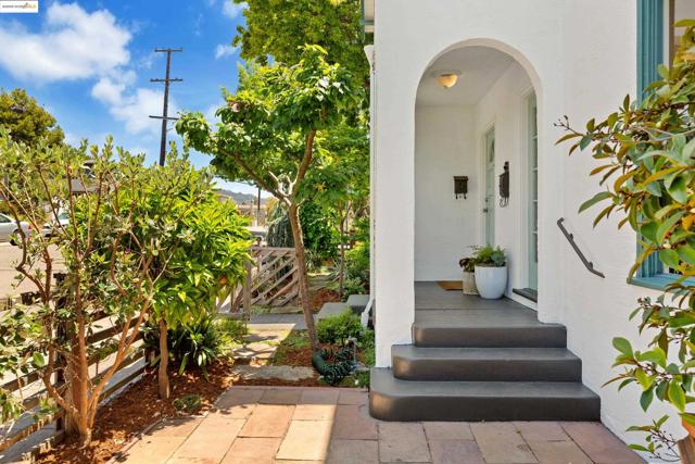 1539 E 38Th St, Oakland CA: https://media.crmls.org/mediaz/3d23a829-9aa8-47e7-bc1c-3d57682486cc.jpg