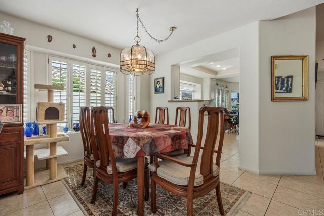 5015 Alicante Way, Oceanside CA: https://media.crmls.org/mediaz/3d23b137-673c-4ed0-8081-3eb29392bc38.jpg