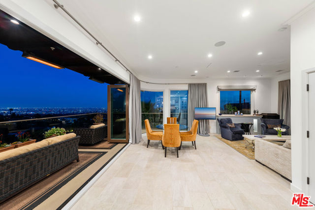 1380 Summitridge Place, Beverly Hills CA: https://media.crmls.org/mediaz/3d246b2f-9d90-4892-97b9-619af0d3d7d9.jpg