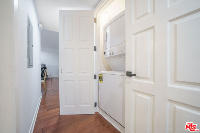 1401 S St Andrews Place, Los Angeles CA: https://media.crmls.org/mediaz/3d24824a-6018-4b28-b13d-de2ff5866710.jpg