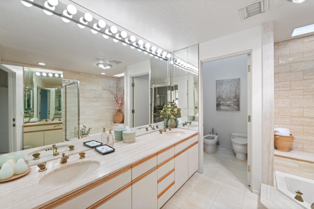 212 S Kavenish Drive, Rancho Mirage CA: https://media.crmls.org/mediaz/3d24b101-4af9-41a3-9d06-da6adc497455.jpg