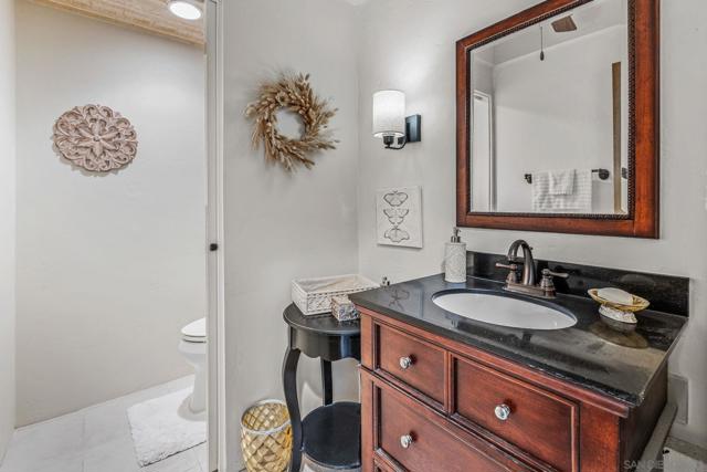 2003 Costa Del Mar Rd, Carlsbad CA: https://media.crmls.org/mediaz/3d24bacf-1bc7-417d-a353-35bcf8b535e1.jpg