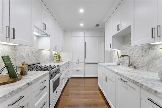 1645 Pacific Avenue, San Francisco CA: https://media.crmls.org/mediaz/3d24c2b4-424e-4447-858b-f7befd7473e9.jpg