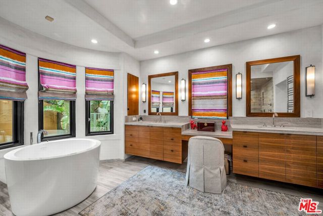 3110 Benedict Canyon Drive, Beverly Hills CA: https://media.crmls.org/mediaz/3d24e742-7041-47df-bccf-e5f10c425e77.jpg