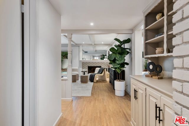 15115 Gilmore Street photo 3