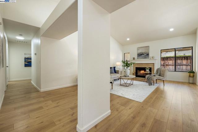 1023 Snowgoose Ln, Manteca CA: https://media.crmls.org/mediaz/3d253ed7-7936-455d-bfa1-8fa2ec94fb71.jpg
