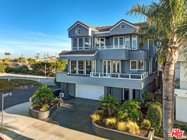 7800 Veragua Drive, Playa del Rey CA: https://media.crmls.org/mediaz/3d25680f-0d47-4766-bfca-5cf6c08faef6.jpg