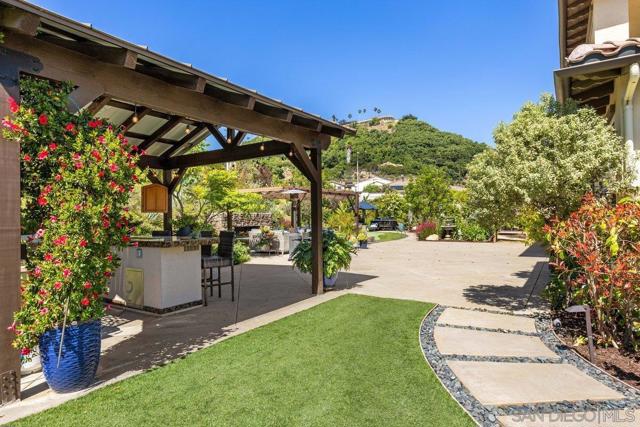 1217 Stockton Pl, Escondido CA: https://media.crmls.org/mediaz/3d2581b2-2189-4a0e-b852-03210bb9fac0.jpg