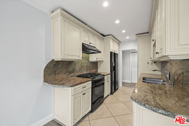 423 S Rexford Drive, Beverly Hills CA: https://media.crmls.org/mediaz/3d259419-9b43-4290-892d-ba6d157c3cc1.jpg