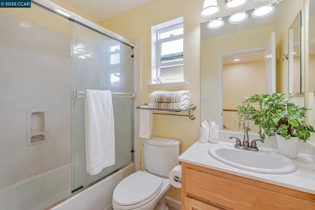 2 Corvina Ct, American Canyon CA: https://media.crmls.org/mediaz/3d25c956-1521-47d9-9aa1-be59d420bcf6.jpg
