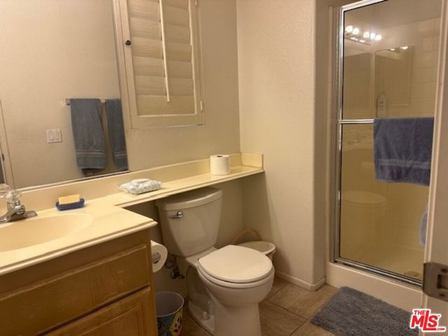 44 E Sutton Place, Palm Desert CA: https://media.crmls.org/mediaz/3d2603e6-ff07-46d1-869d-c94a88a89d26.jpg