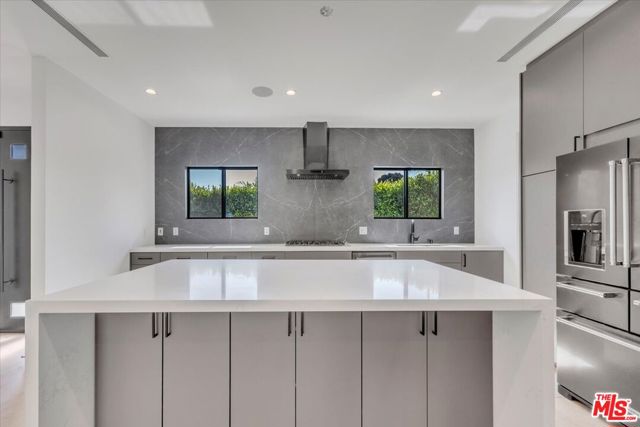 5456 Hazeltine Avenue, Sherman Oaks CA: https://media.crmls.org/mediaz/3d2632ff-e292-41bb-ba23-46f1a535a623.jpg