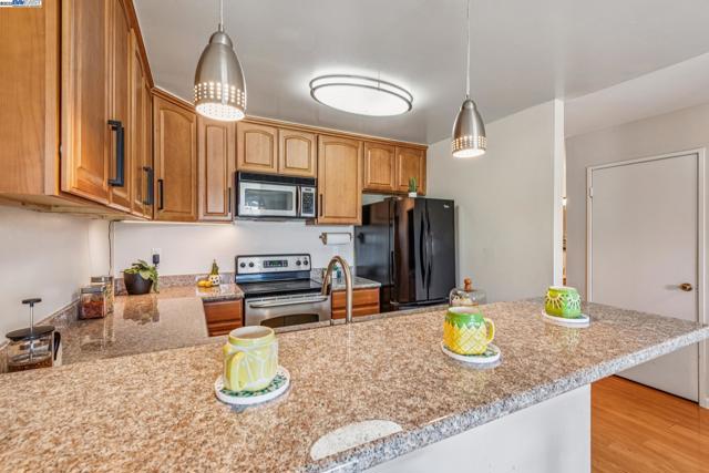 1030 Melrose Ave, Alameda CA: https://media.crmls.org/mediaz/3d263333-6295-40a2-a320-f97f268f9f85.jpg