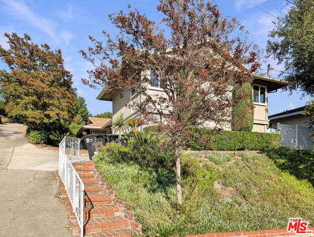 3308 Sparr Boulevard, Glendale CA: https://media.crmls.org/mediaz/3d263df0-c0d1-46c3-9f67-80c4c08cfc46.jpg