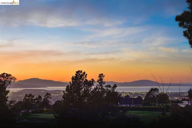 1518 MADERA CT, El Cerrito CA: https://media.crmls.org/mediaz/3d26be5f-312f-4e34-8421-96a942048bf1.jpg