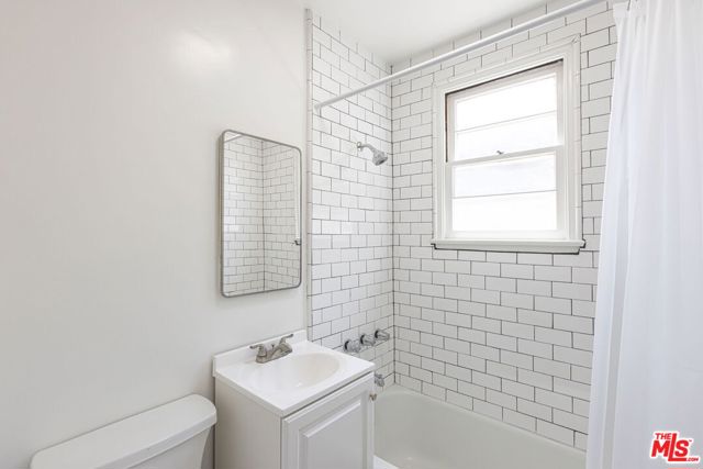 2547 Canyon Drive, Los Angeles CA: https://media.crmls.org/mediaz/3d2701c7-81f5-48c4-a337-8887208fb96e.jpg